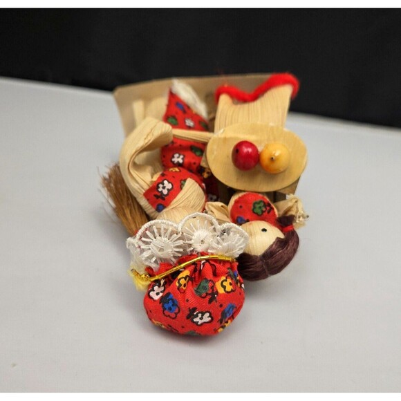 Vintage Handmade Corn Husk Doll Mother & Child in Wood High Chair Clothes 4.5" - Picture 11 of 12